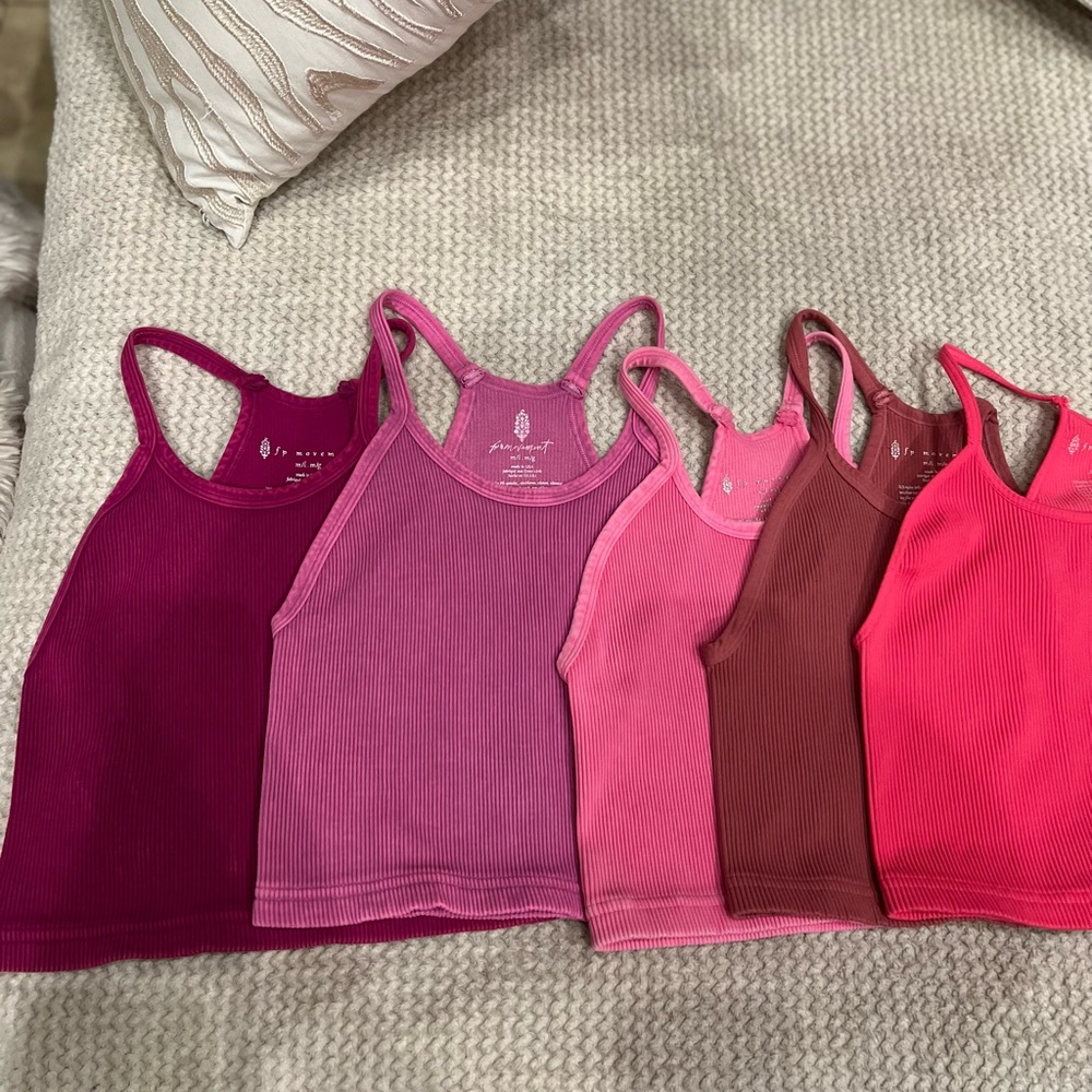 COPY - 🌺Free people happiness run crop top - Picture 3 of 17